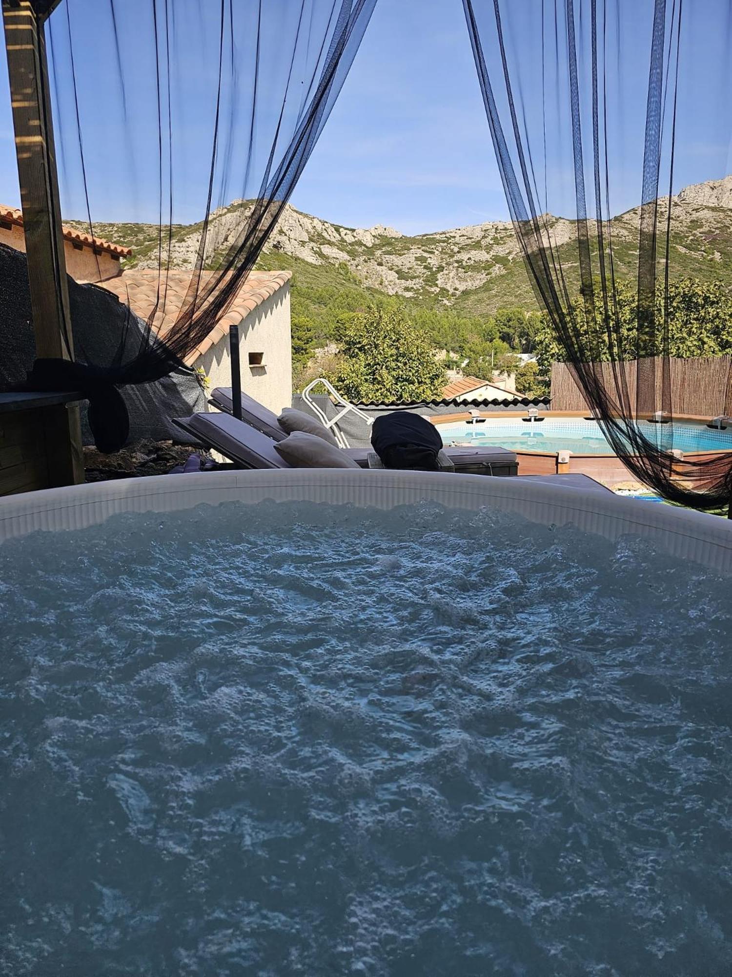 Ferienwohnung Le Nid Des Calanques Et Son Jacuzzi Marseilles Exterior foto